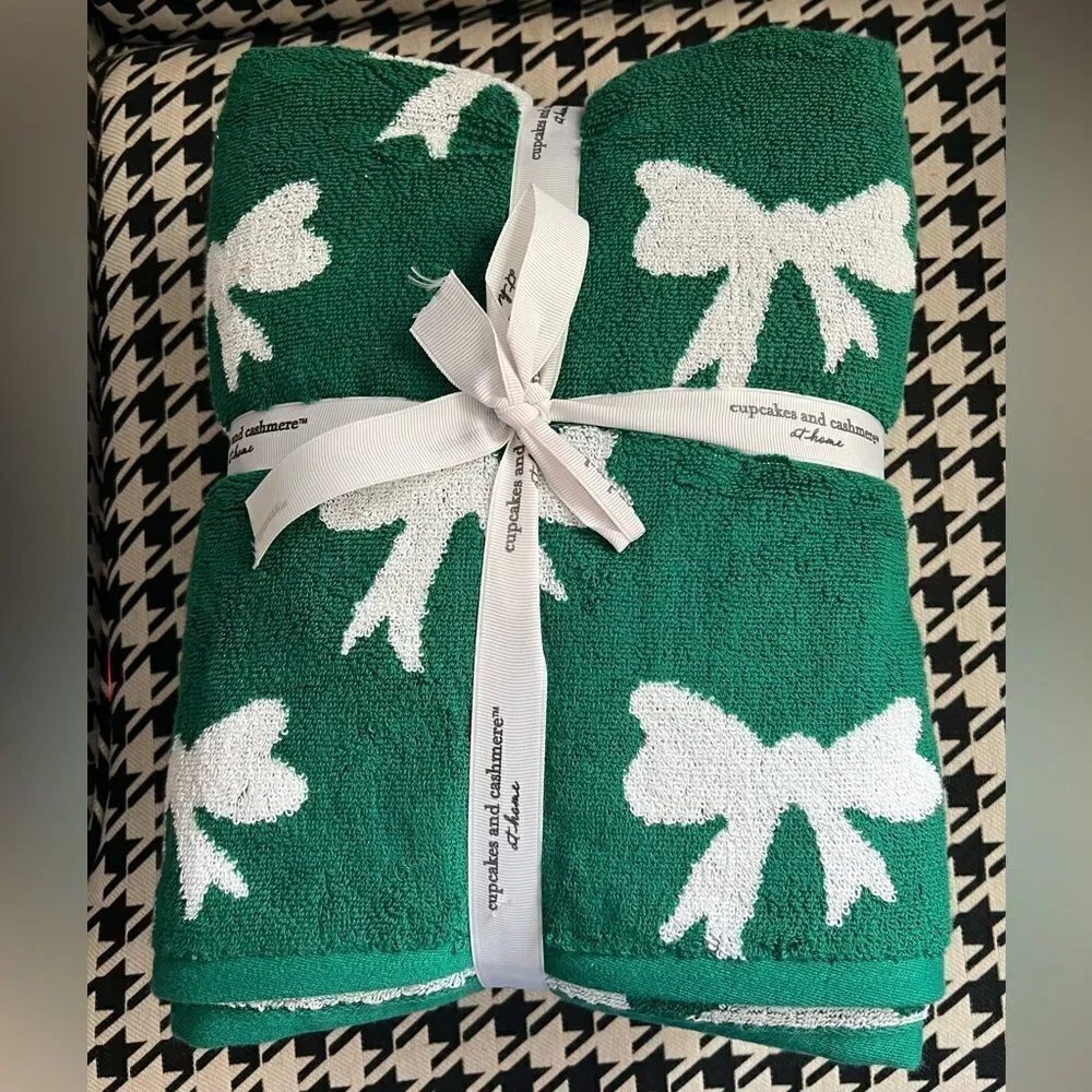 cupcakes & cashmere this listing